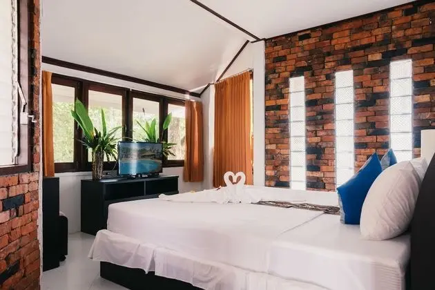 Honeymoon Suite