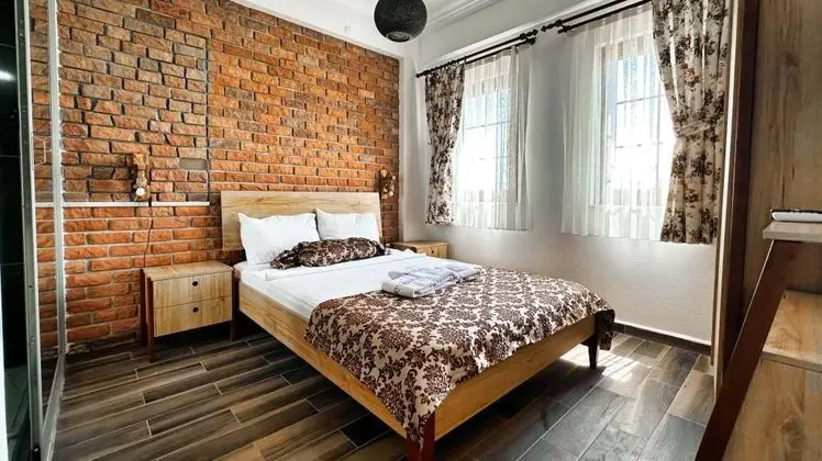 Standart Oda, Giriş Katı
