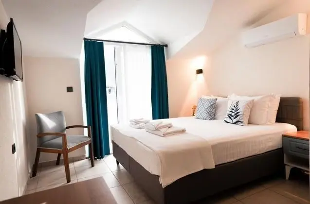 Standart Kara Manzaralı Oda