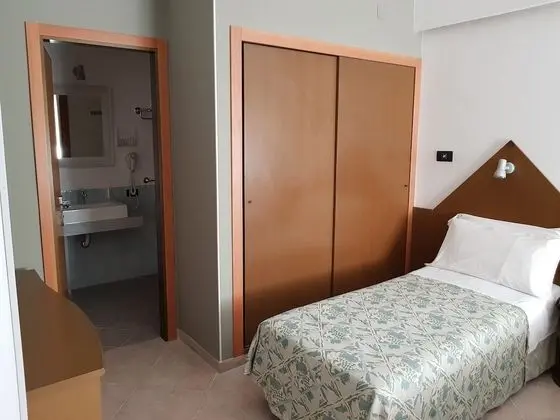 Üç Kişilik Oda