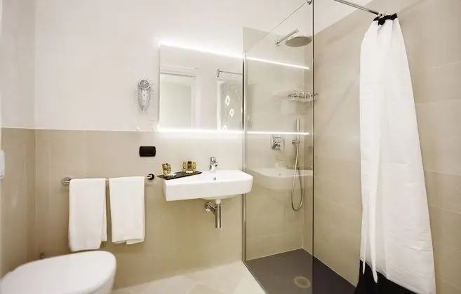 Superior Tek Büyük Yataklı Oda, Özel Banyo, Bahçeli