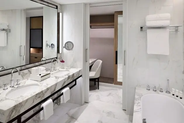 Premier Fountain View Room