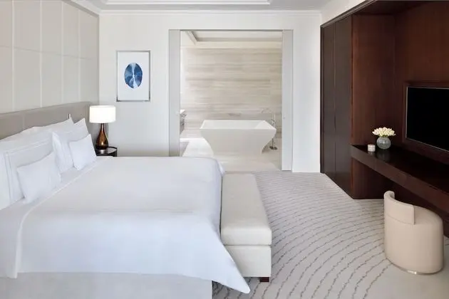 Executive Suite Burj Khalifa & Fountain View - Lounge Access serving Lunch, afternoon tea