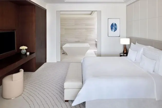 Executive Suite Burj Khalifa & Fountain View - Lounge Access serving Lunch, afternoon tea