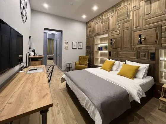 Grand Oda, 1 Büyük (Queen) Boy Yatak, Sigara İçilmez, Bahçe Manzaralı