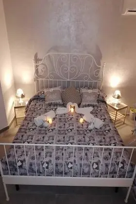 Üç Kişilik Oda, 1 Büyük (Queen) Boy Yatak ve Çekyat
