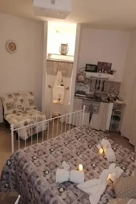Üç Kişilik Oda, 1 Büyük (Queen) Boy Yatak ve Çekyat