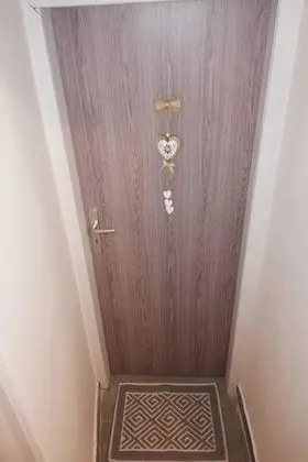 Üç Kişilik Oda, 1 Büyük (Queen) Boy Yatak ve Çekyat