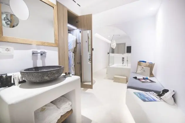 Süit, Kişiye Özel Havuzlu (Heated-Cave)