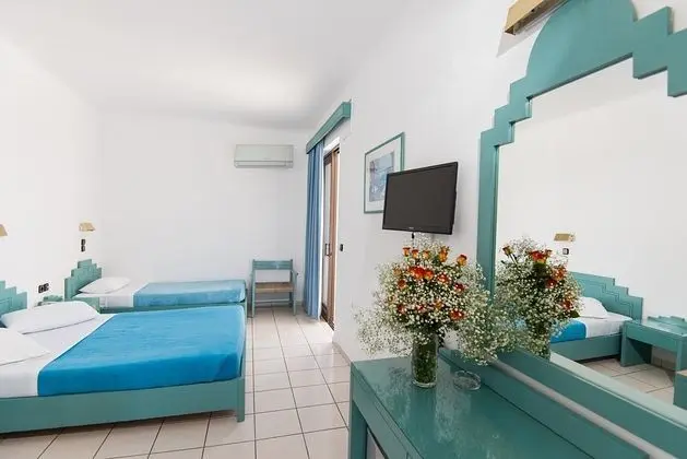 1 Çift Kişilik Veya 2 Tek Kişilik Yatak Superior Side Sea View