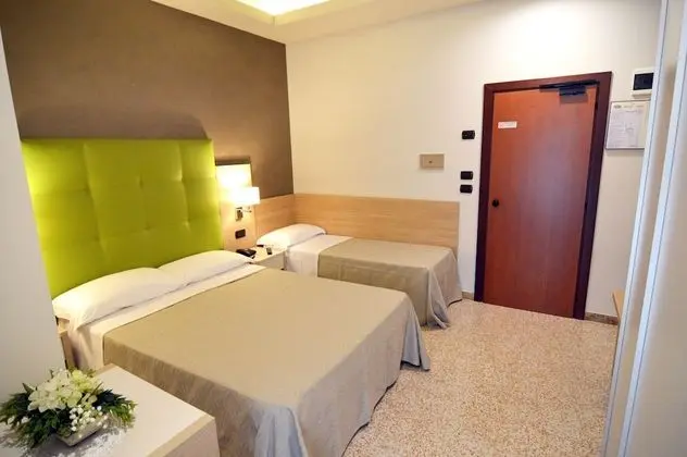 Üç Kişilik Oda, Balkon