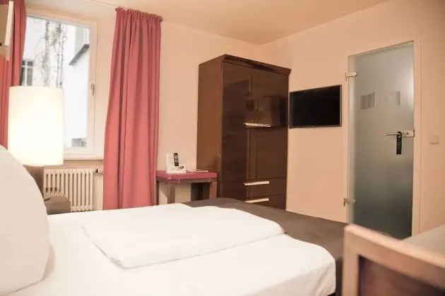 Classic Tek Büyük Yataklı Oda