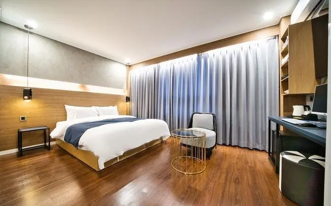 Oda (Deluxe B - Bathtub (Netflix available)