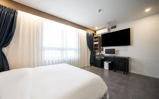 Oda (Deluxe B - Bathtub (Netflix available)