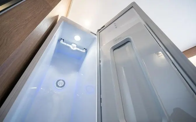 Oda (Deluxe B - Bathtub (Netflix available)