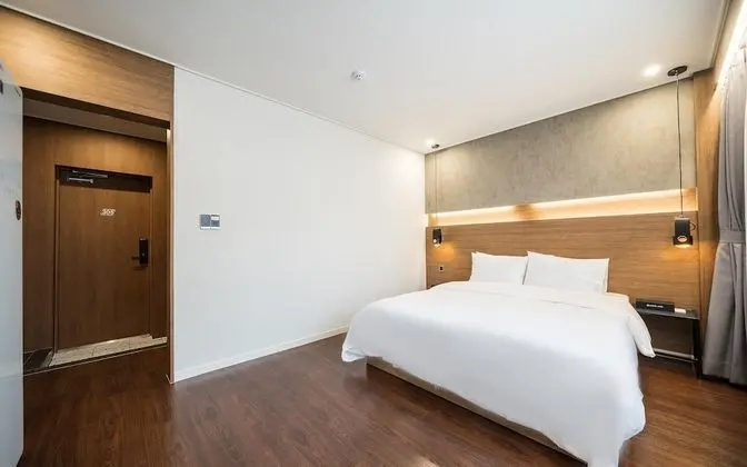 Oda (Deluxe B - Bathtub (Netflix available)