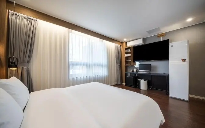 Oda (Deluxe B - Bathtub (Netflix available)