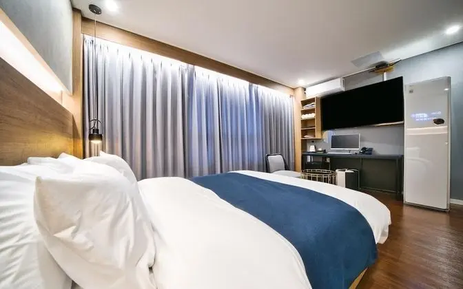 Oda (Deluxe B - Bathtub (Netflix available)