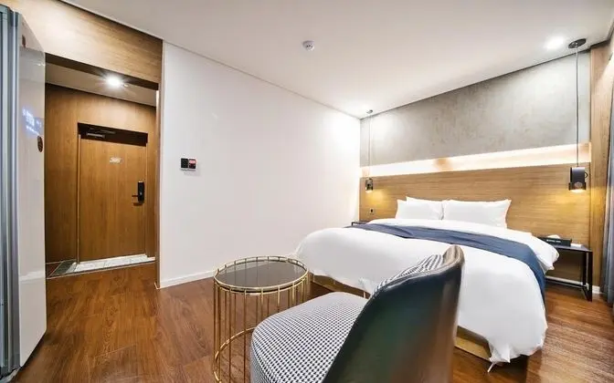 Oda (Deluxe B - Bathtub (Netflix available)