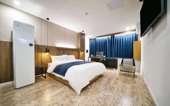 Oda (Deluxe B - Bathtub (Netflix available)