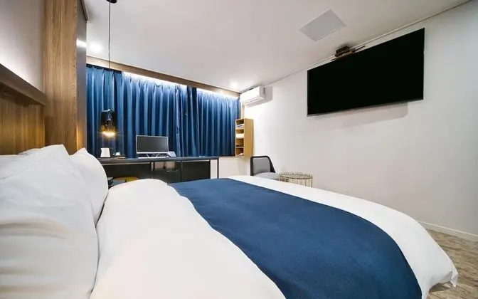 Oda (Deluxe B - Bathtub (Netflix available)