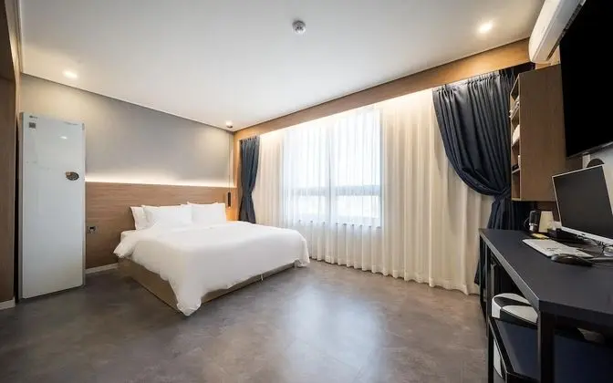 Oda (Deluxe B - Bathtub (Netflix available)