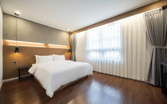 Oda (Deluxe B - Bathtub (Netflix available)