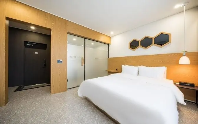 Oda (Standard (Netflix available) (Breakfa)