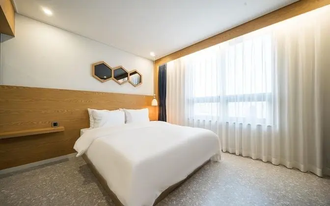 Oda (Standard (Netflix available) (Breakfa)