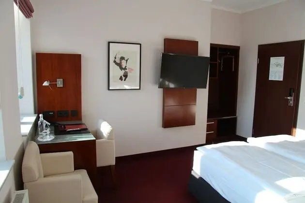 Business Tek Büyük Yataklı Oda