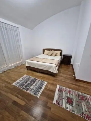 Villa, Ortak Havuzlu