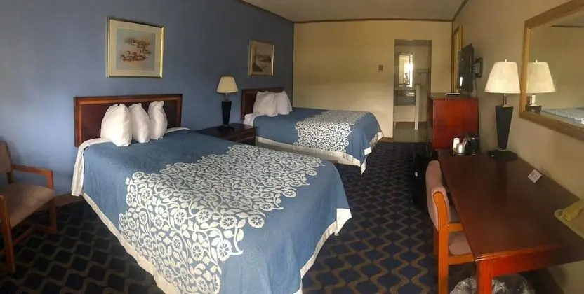 Tek Büyük Yataklı Oda, 2 Çift Kişilik Yatak