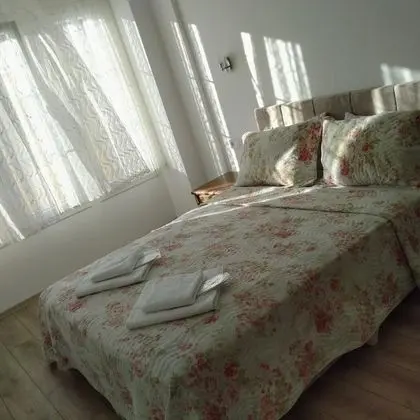 Aile Odası, Bahçe veya Sokak Manzaralı, Fransız Balkonlu