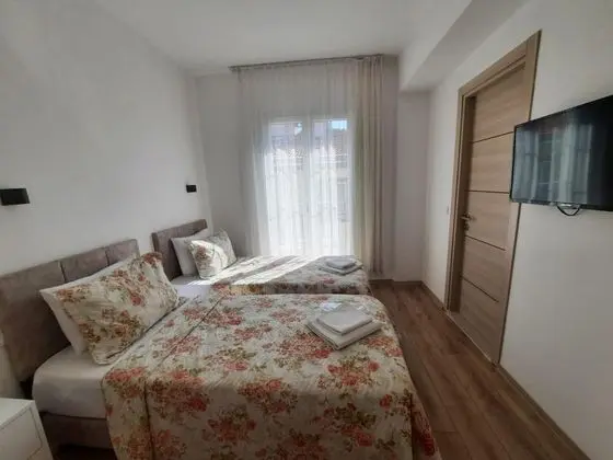 Aile Odası, Bahçe veya Sokak Manzaralı, Fransız Balkonlu