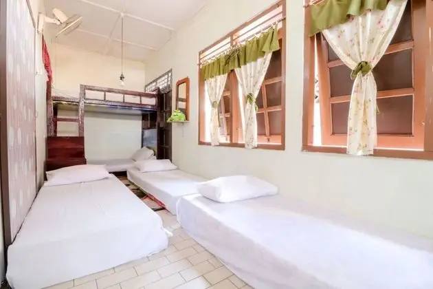 1 person in 6 Beds Male Dormitory