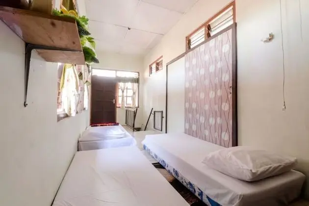 1 person in 6 Beds Male Dormitory