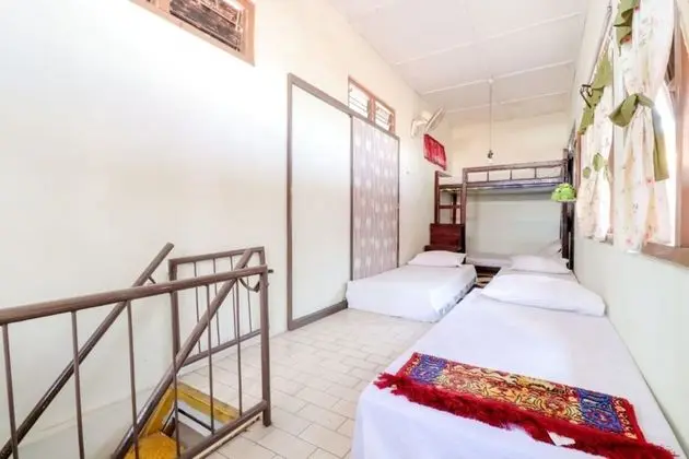 1 person in 6 Beds Male Dormitory