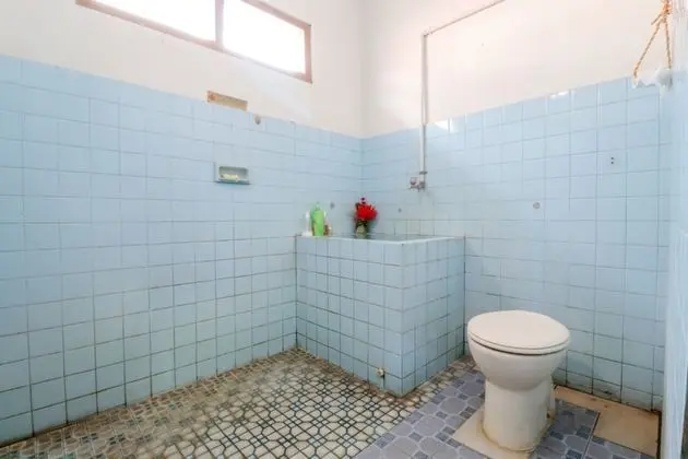 1 person in 6 Beds Male Dormitory