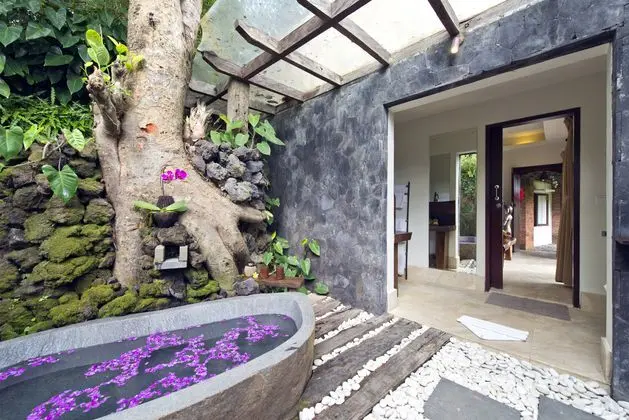 Suit Classic Garden View
