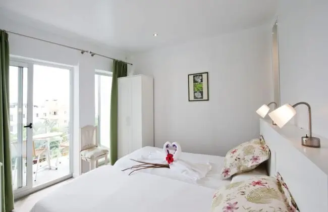 Superior Apart Daire, 1 Yatak Odası, Balkon, Bahçe Manzaralı