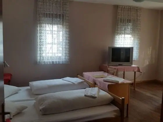 Üç Kişilik Oda