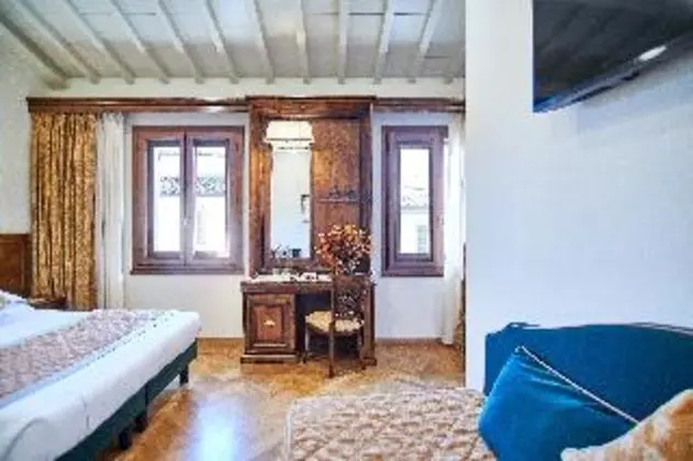 JUNIOR SUITE