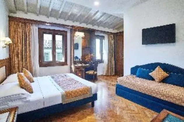 JUNIOR SUITE