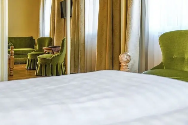 Büyük Yataklı Tek Kişilik Oda