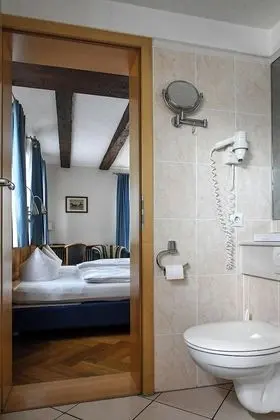 Büyük Yataklı Tek Kişilik Oda