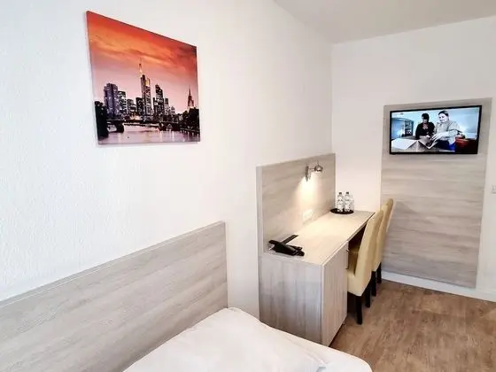İki Ayrı Yataklı Oda, Ortak Banyo