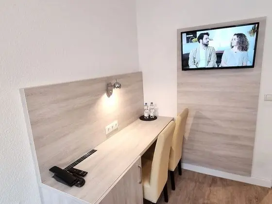 İki Ayrı Yataklı Oda, Ortak Banyo