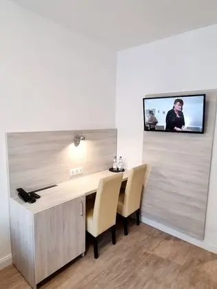 İki Ayrı Yataklı Oda, Ortak Banyo