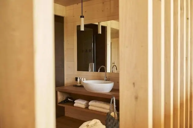 Junior Süit, Sauna