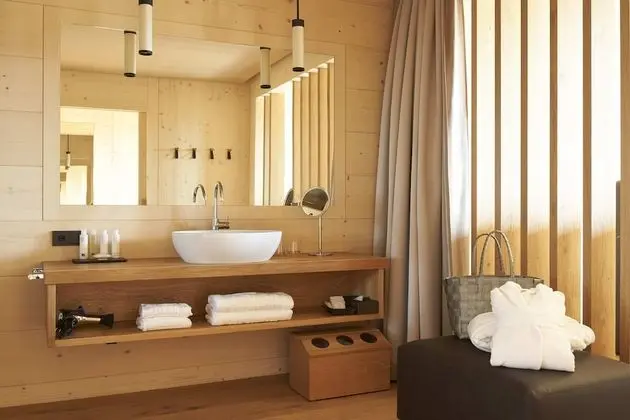 Junior Süit, Sauna